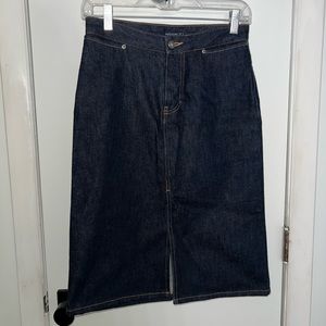 Knee length 2000’s denim skirt